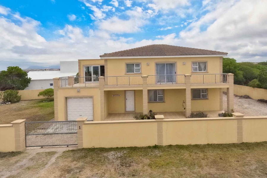 4 Bedroom Property for Sale in Pearly Beach Western Cape